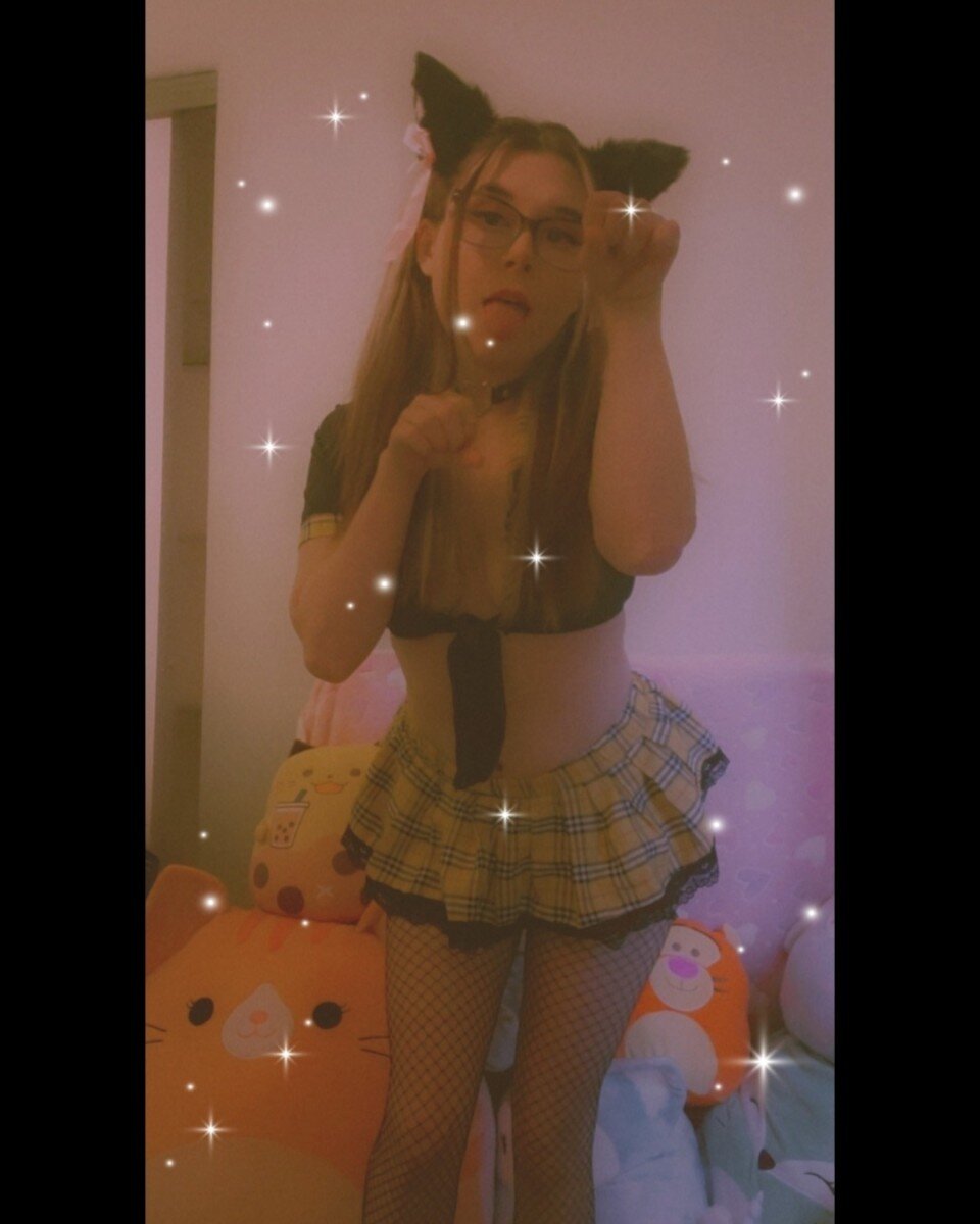 Evie (@babykittenevie), OnlyFans creator