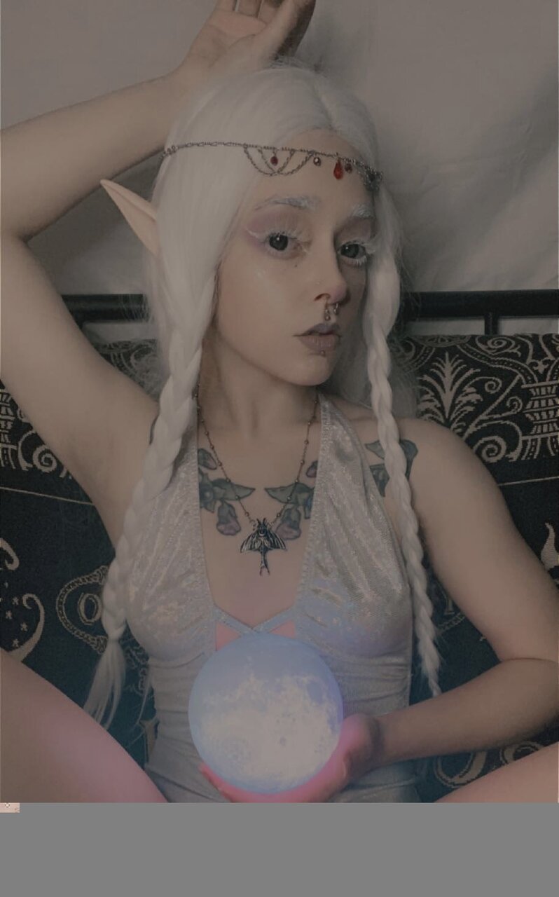 Moth (@babymoth1), OnlyFans creator