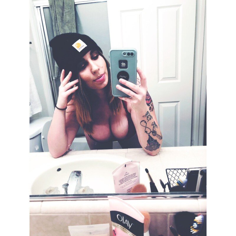Babyyygirl420 (@babyyygirl420), OnlyFans creator