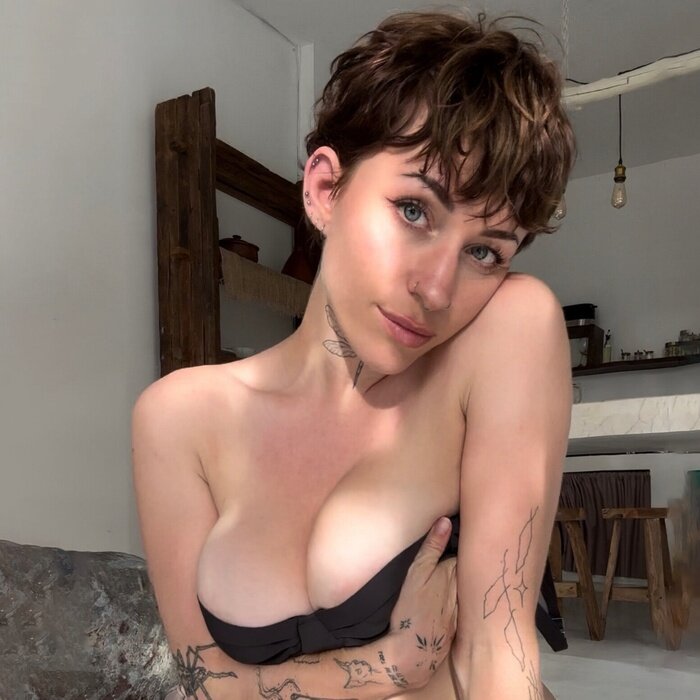 Badgalhaileyfree (@badgalhailey.free), OnlyFans creator
