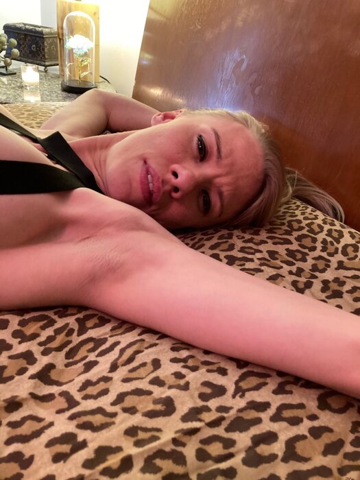 Badgirl6977 (@badgirl6977), OnlyFans creator