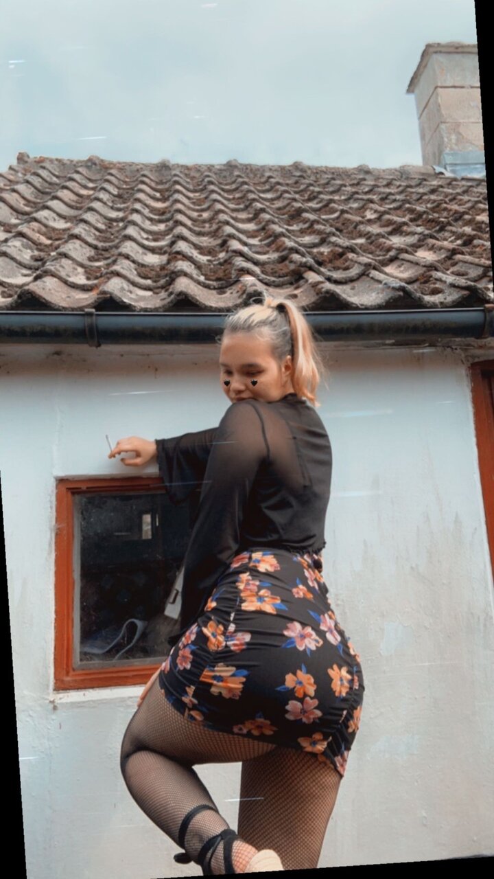 Badqueenx21 (@badqueenx21), OnlyFans creator