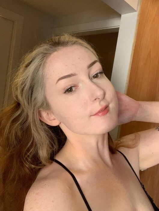 Baileybaudelaire (@baileybaudelaire), OnlyFans creator