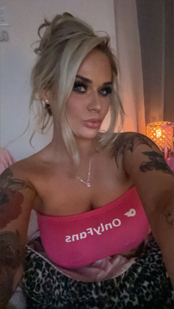 Barbiebrookeecc (@barbiebrookeecc), OnlyFans creator