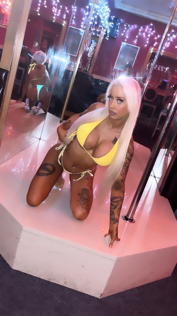 Barbiegirl23 (@barbiegirl23), OnlyFans creator