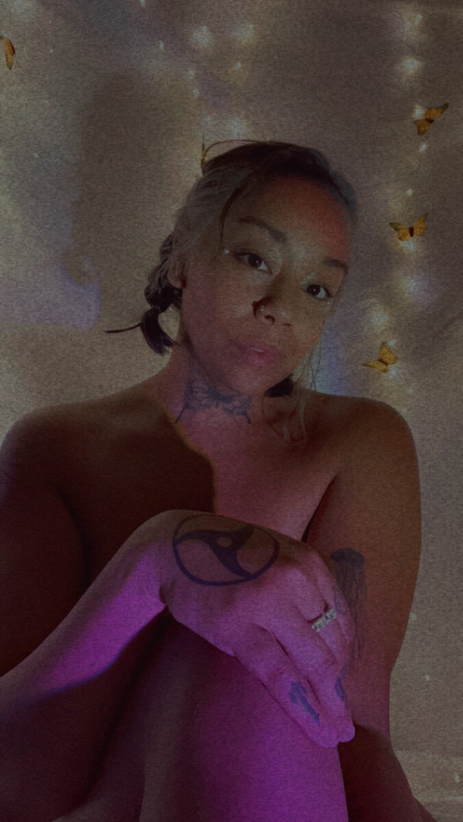 Barefootbxo (@barefootbxo), OnlyFans creator