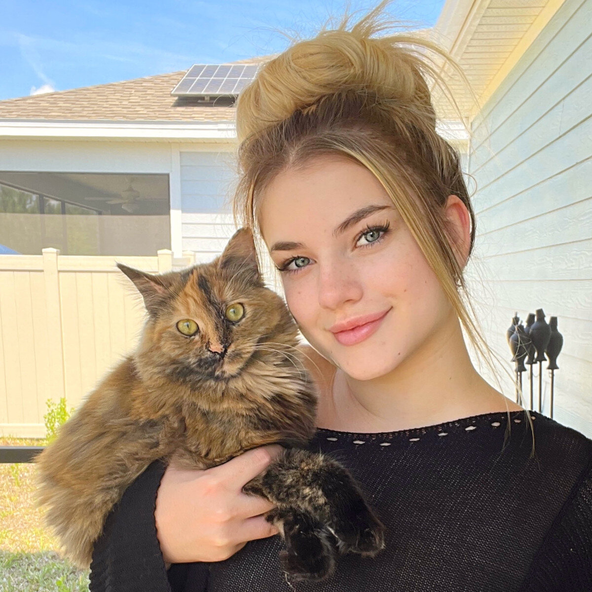 Bayleeeeverly (@bayleeeeverly), OnlyFans creator
