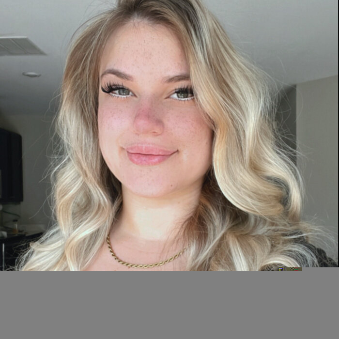 Bayleeeverlyy (@bayleeeverlyy), OnlyFans creator