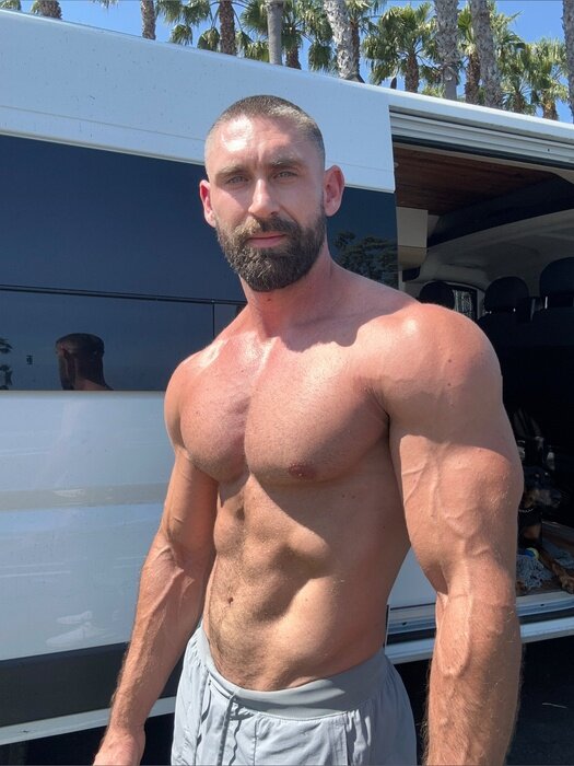 Beachbro69 (@beachbro69), OnlyFans creator