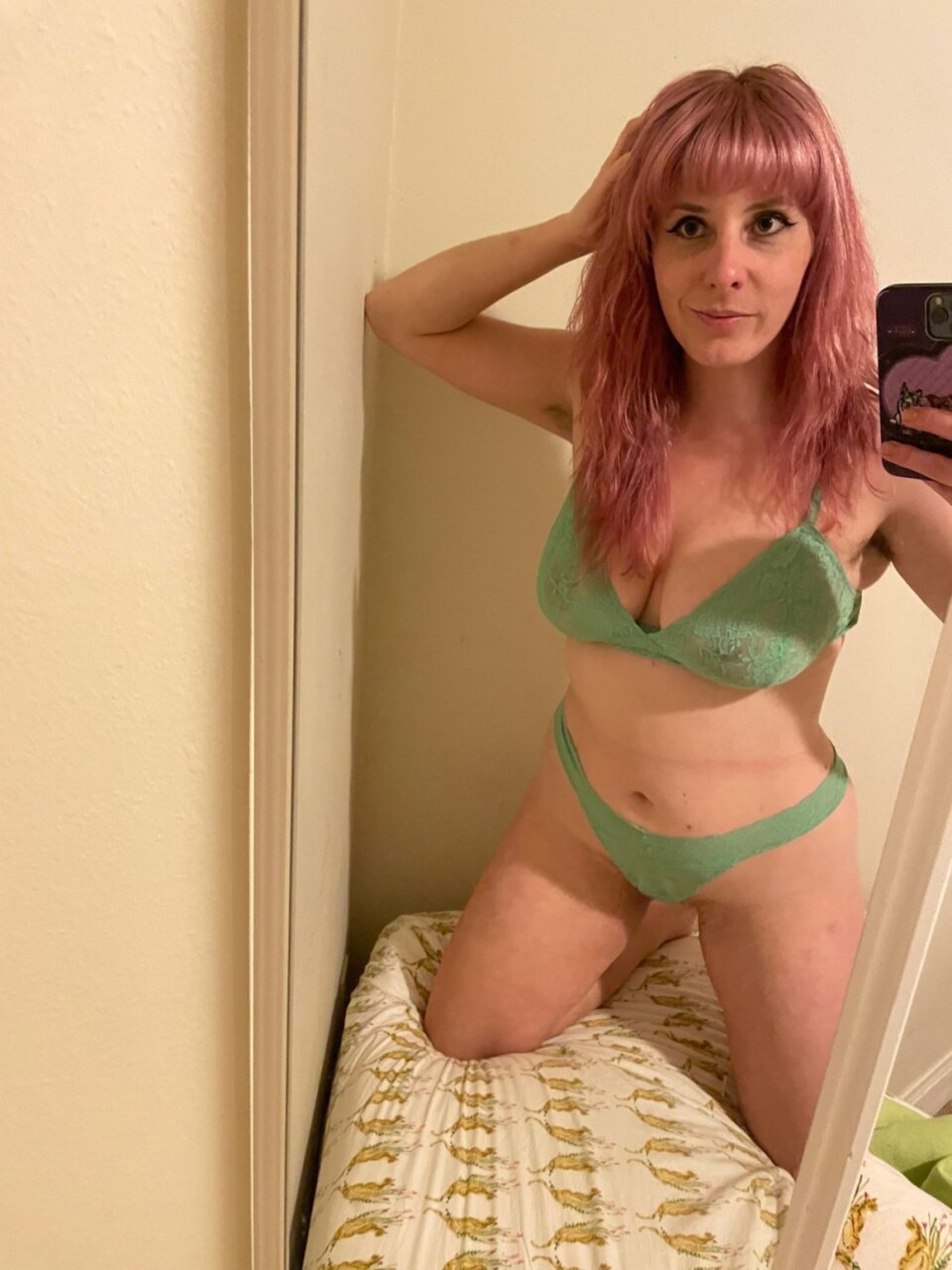 Bealovely (@bealovely), OnlyFans creator