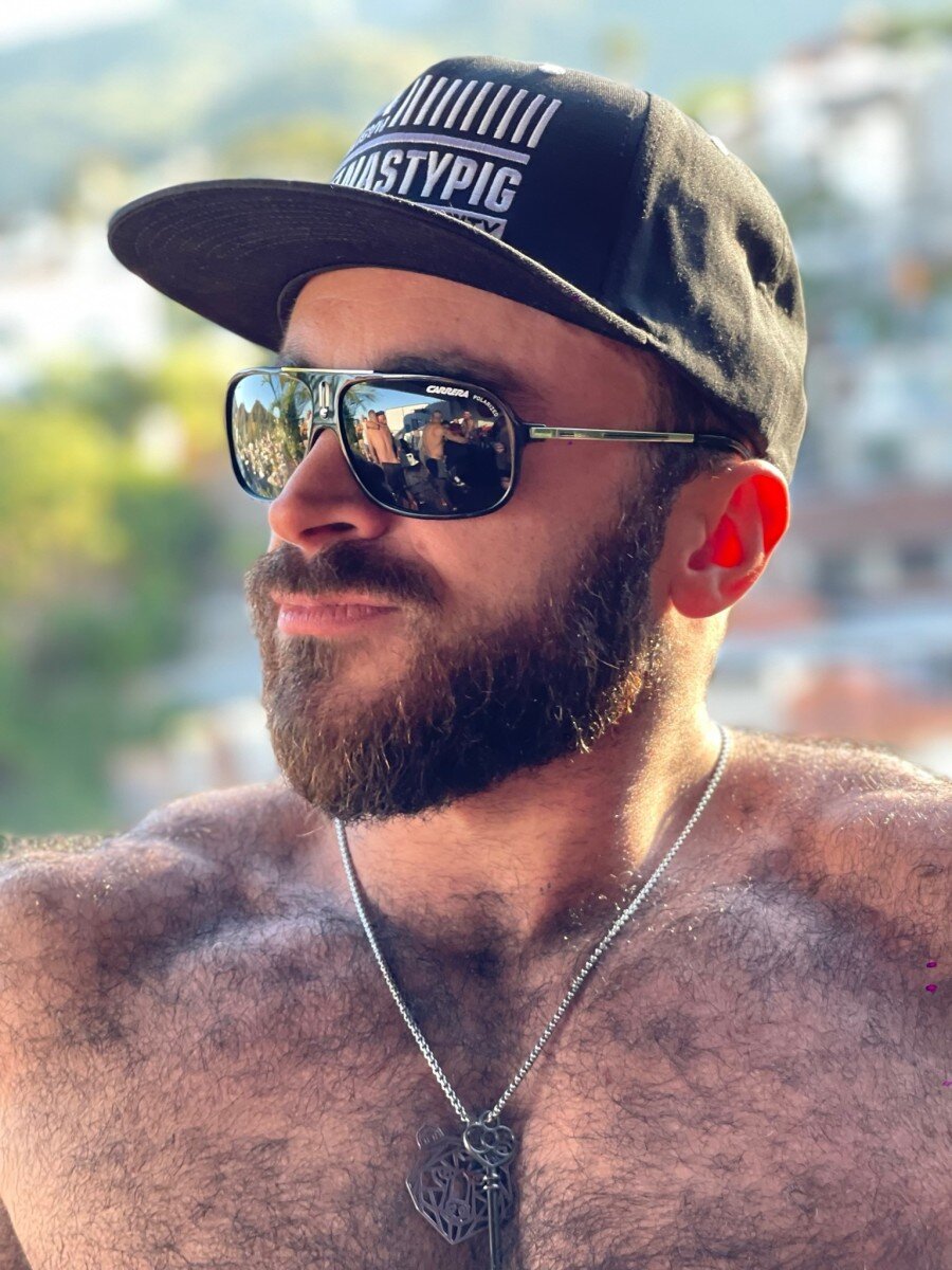 Bearzuko (@bearzuko), OnlyFans creator
