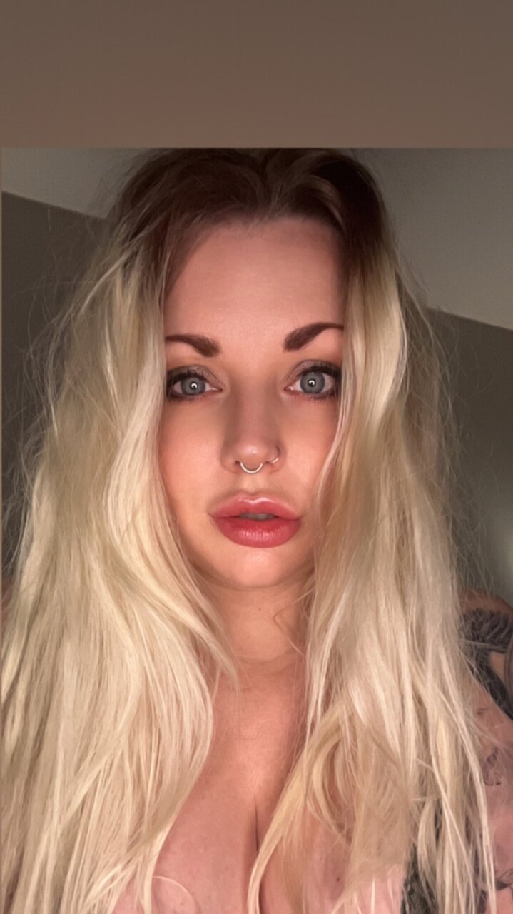 Bea (@beatease), OnlyFans creator