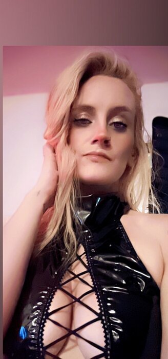 Beautifultemptresss (@beautifultemptresss), OnlyFans creator