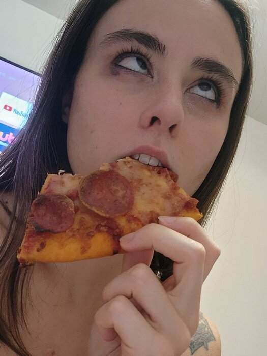 Beautybuyzelda (@beautybuyzelda), OnlyFans creator