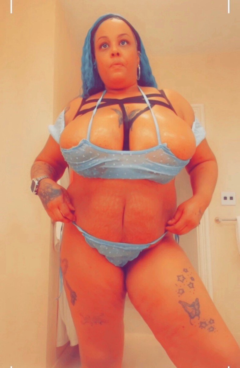 Beckybombshellxxxx (@beckybombshellxxxx), OnlyFans creator