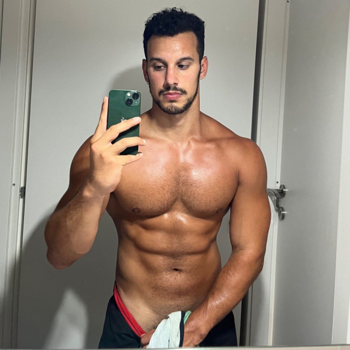 Beeboyof (@beeboyof), OnlyFans creator