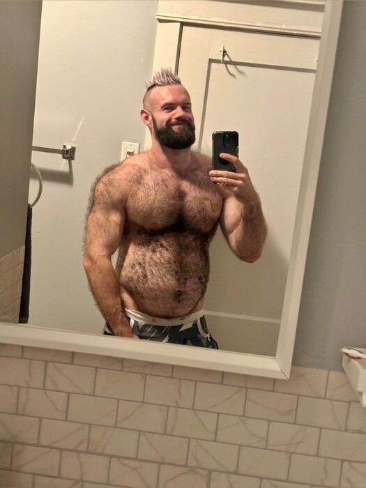 Beefycanuck (@beefycanuck), OnlyFans creator