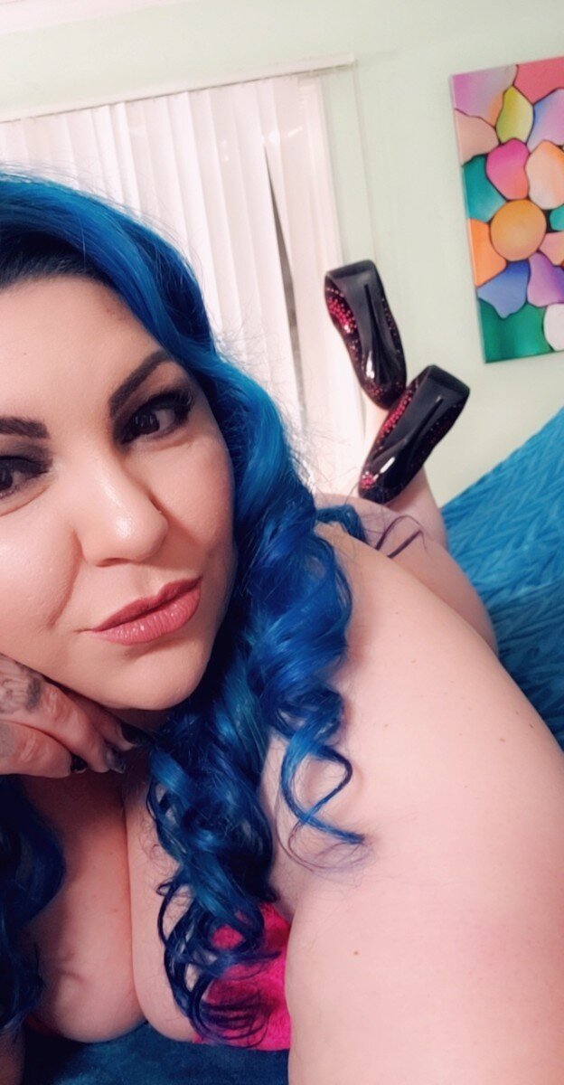 Bellabendzxxx (@bellabendzxxx), OnlyFans creator