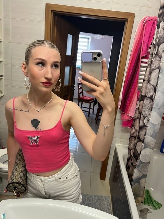 Bettyhotgirl (@betty_hot_girl), OnlyFans creator
