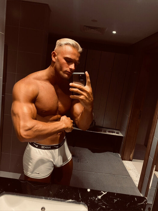 Bigblondieee (@bigblondieee), OnlyFans creator