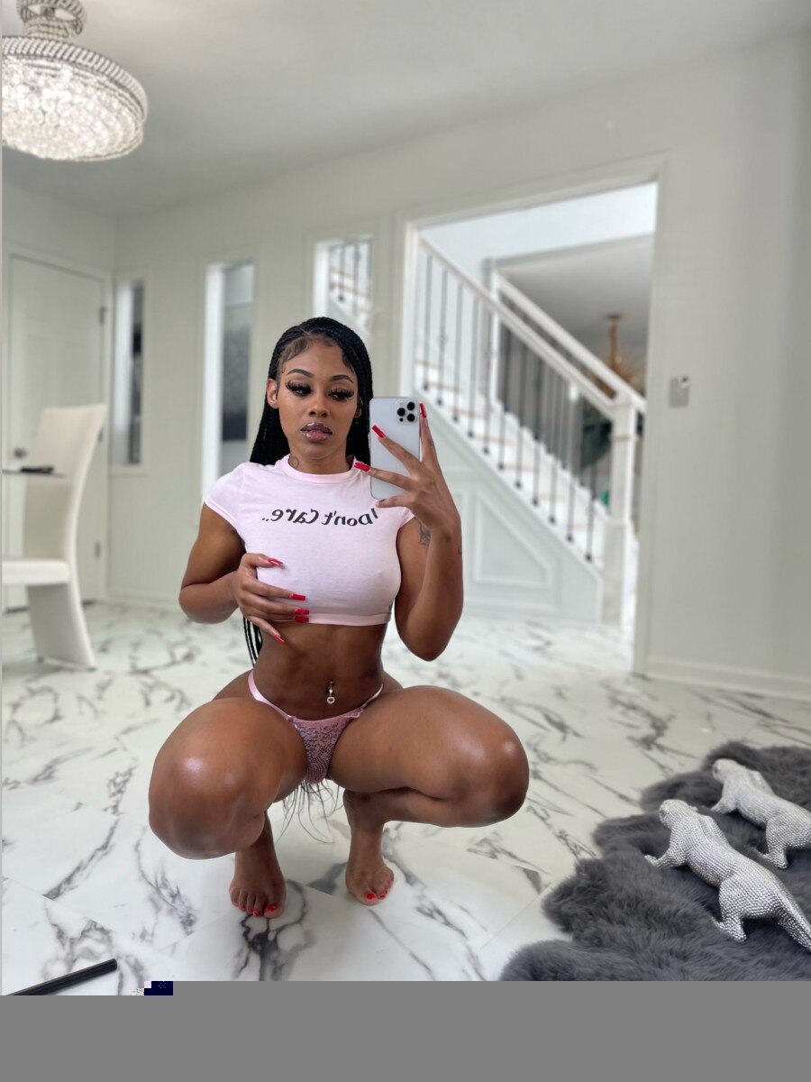 Bigmosaa (@bigmosaa), OnlyFans creator