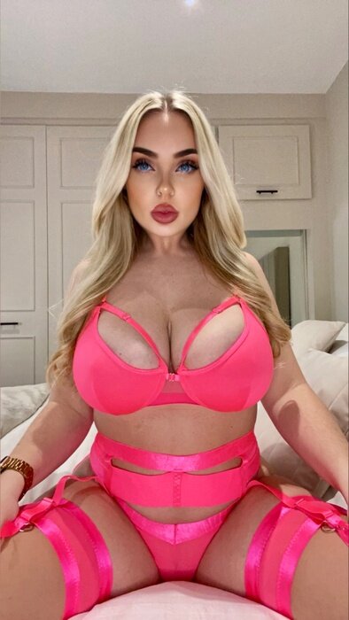 Bigtitblondeuk (@bigtitblondeuk), OnlyFans creator