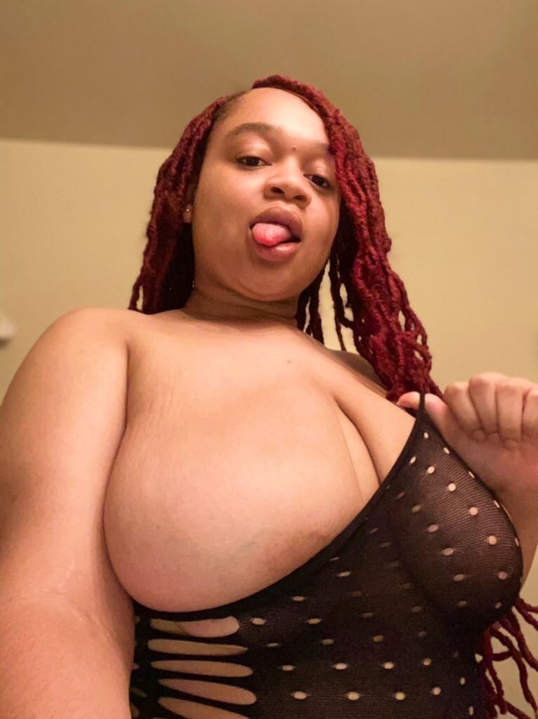 Bigtittybubbles (@bigtittybubbles), OnlyFans creator