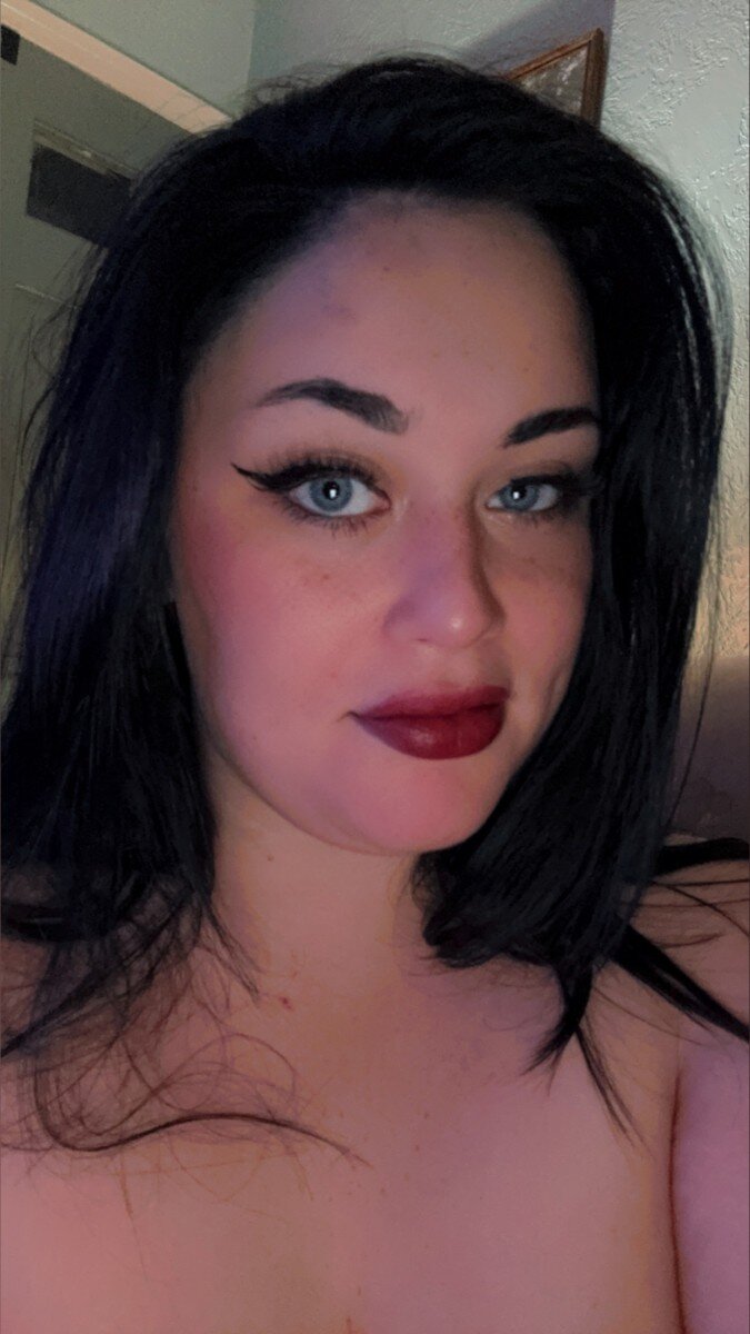 Bigtittygothgfx (@bigtittygothgfx), OnlyFans creator