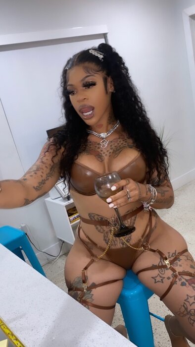 Bigyae (@bigyae), OnlyFans creator