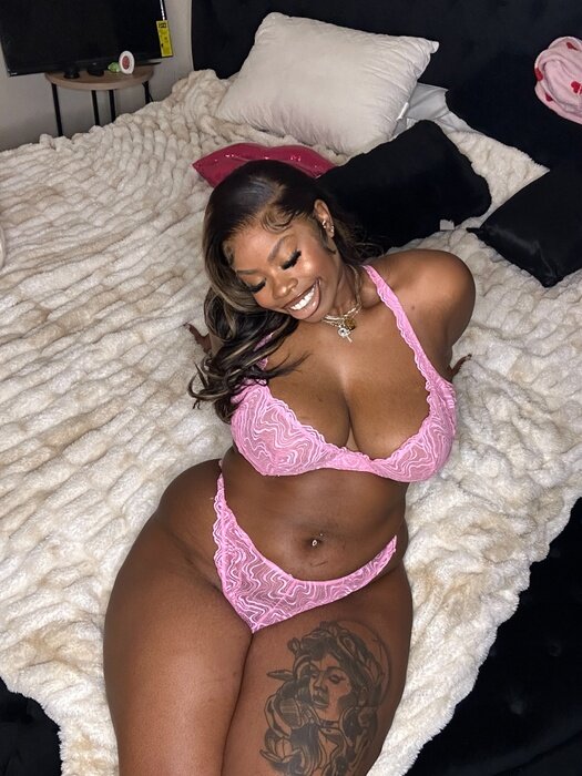 Biiggjuiccyfruit (@biiggjuiccyfruit), OnlyFans creator