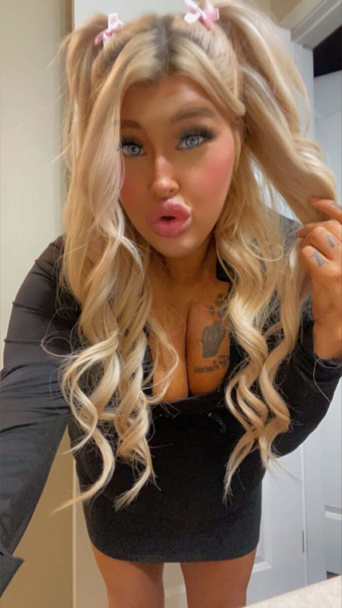 Bimbobarbie21 (@bimbobarbie21), OnlyFans creator