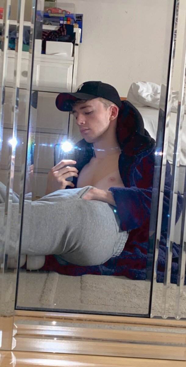 Bitgayisntit (@bitgayisntit), OnlyFans creator