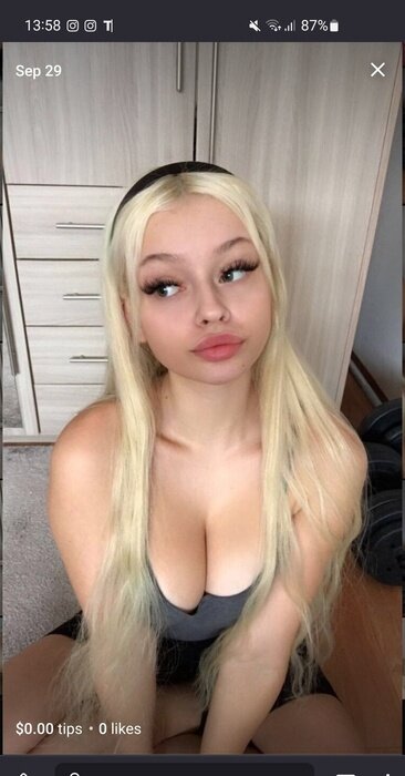 Sofia (@bllondeangel), OnlyFans creator