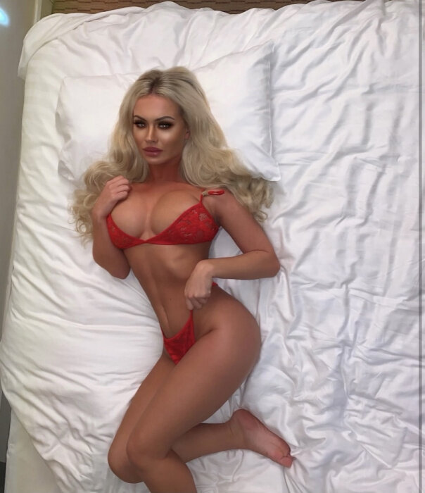 Blondbunnyx (@blondbunnyx), OnlyFans creator