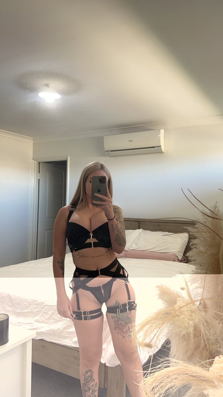 Blondeandstupid (@blondeandstupid), OnlyFans creator