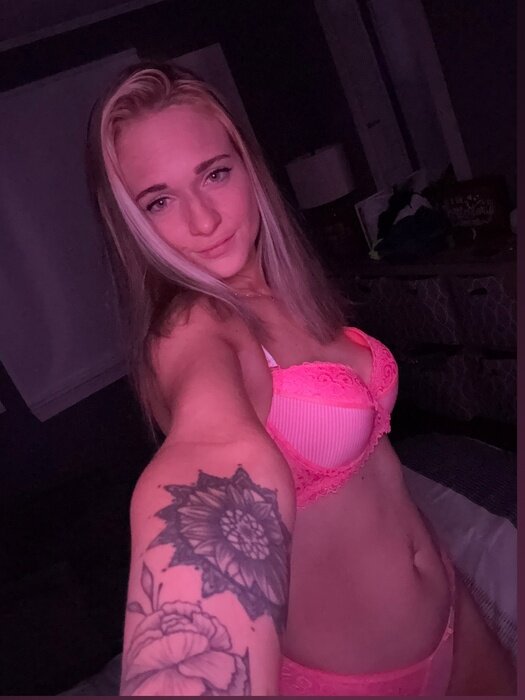Blondebabe96 (@blondebabe_96), OnlyFans creator