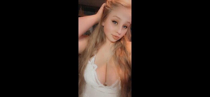 Blondeebabes (@blondeebabes), OnlyFans creator