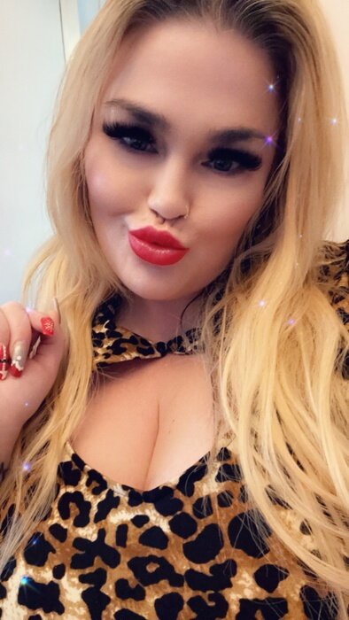 Blondejugs (@blondejugs), OnlyFans creator