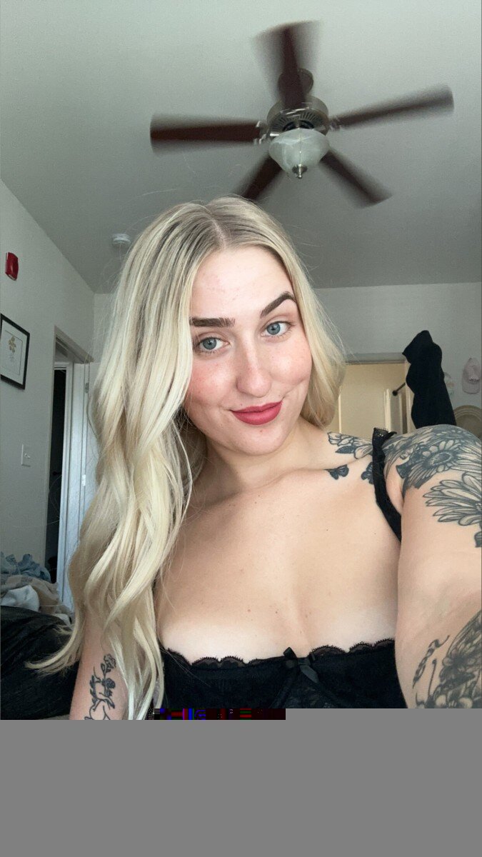 Blondepleasures (@blondepleasures), OnlyFans creator