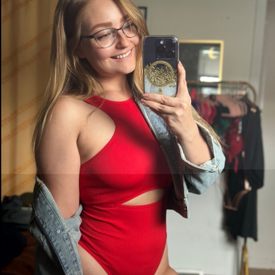 Blondesugar5 (@blondesugar5), OnlyFans creator