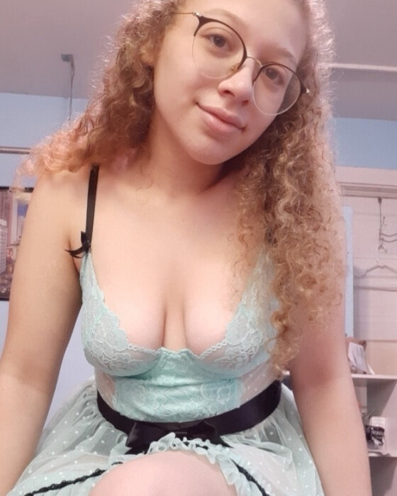Blondewithabong (@blondewithabong), OnlyFans creator