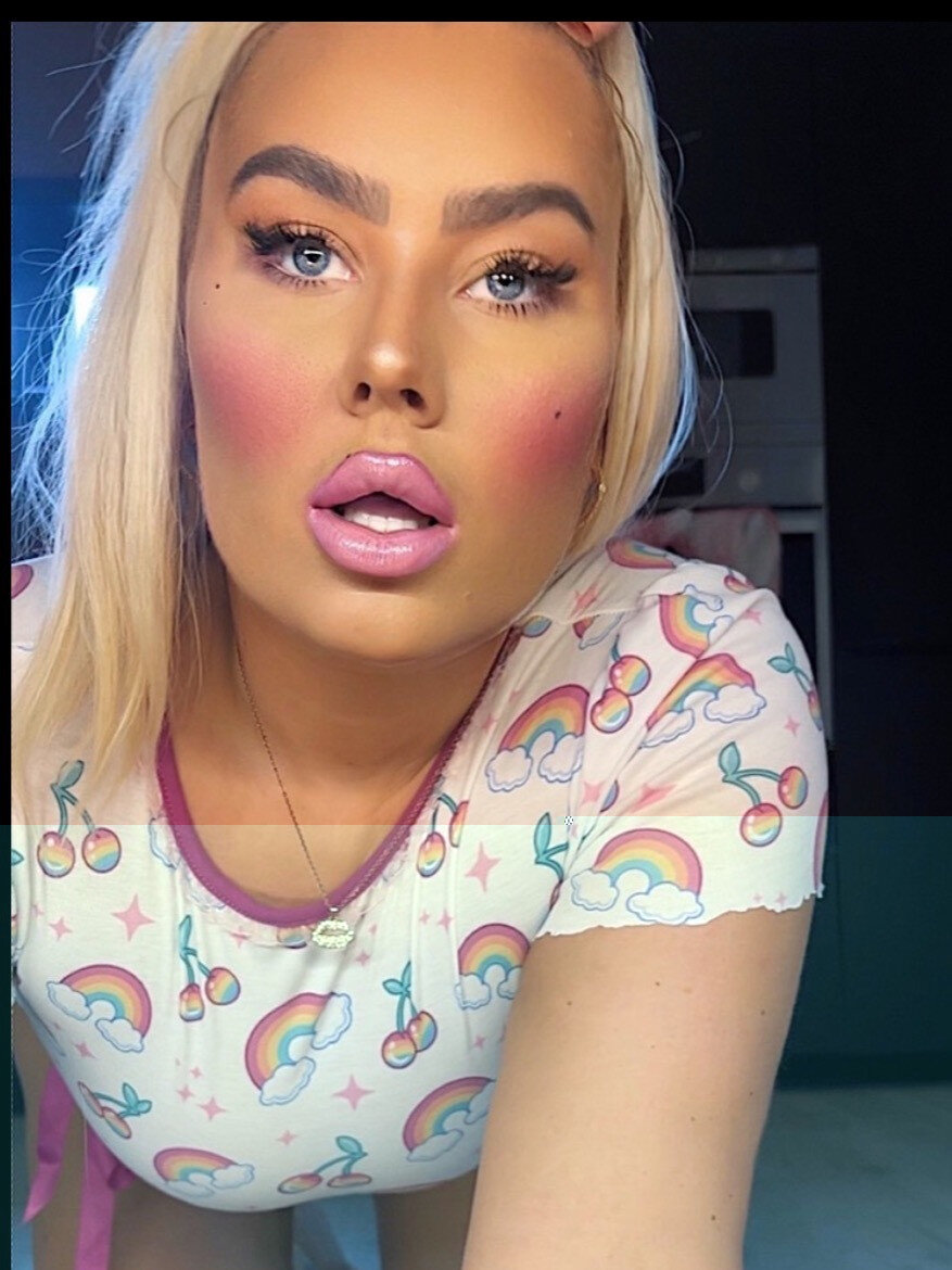 Blondiemakeupdoll (@blondiemakeupdoll), OnlyFans creator