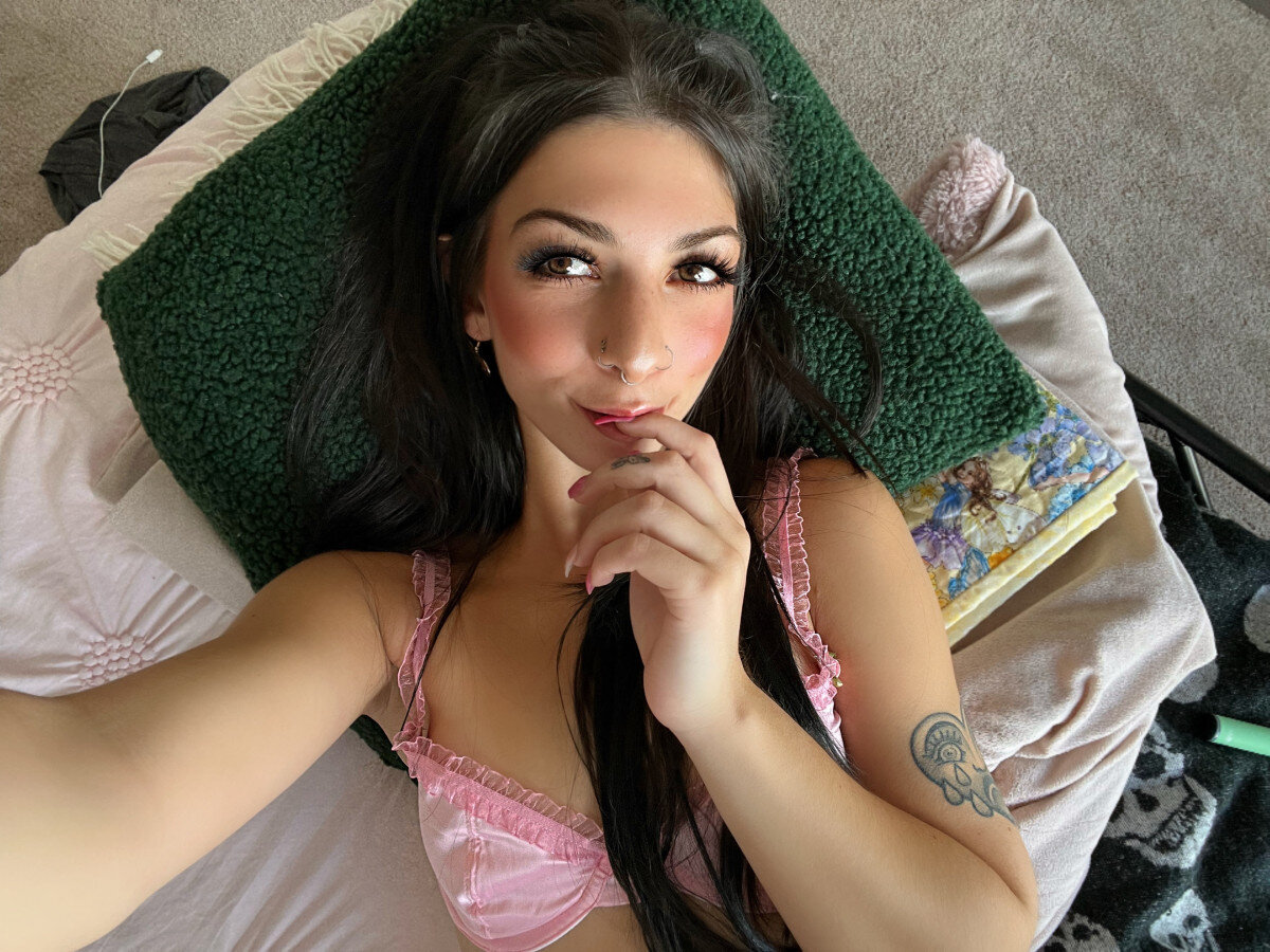 Blossomallie (@blossomallie), OnlyFans creator