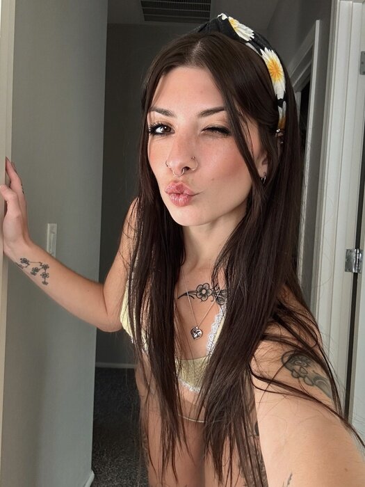 Blossomalliefree (@blossomalliefree), OnlyFans creator