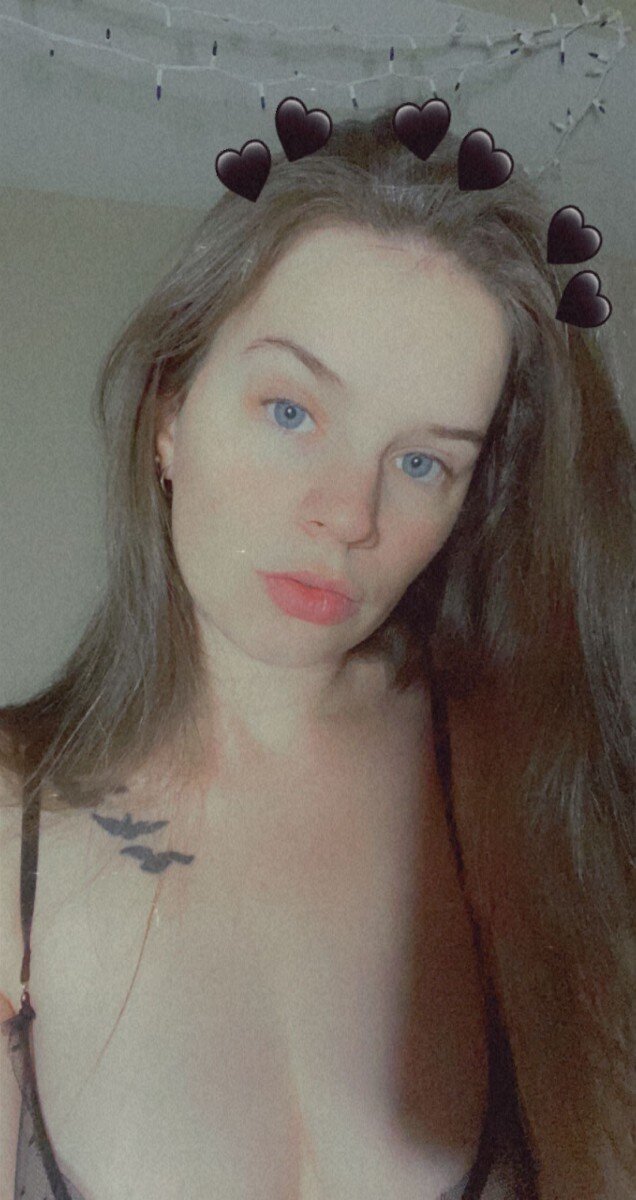Bluebombshell96 (@bluebombshell96), OnlyFans creator