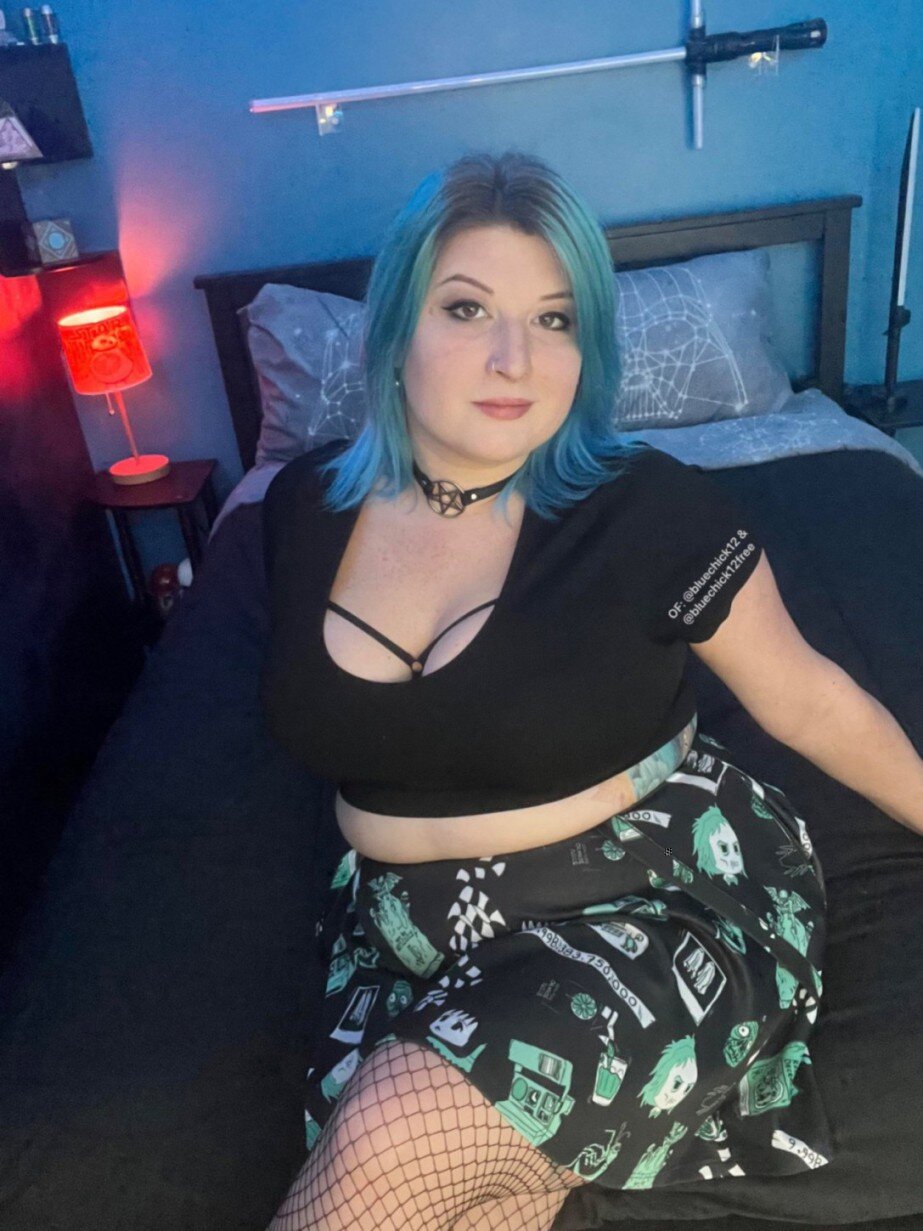 Bluechick12 (@bluechick12), OnlyFans creator