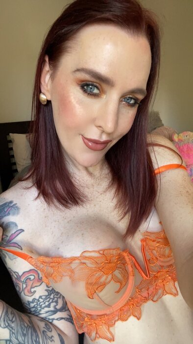Blueeyedlolli (@blueeyedlolli), OnlyFans creator