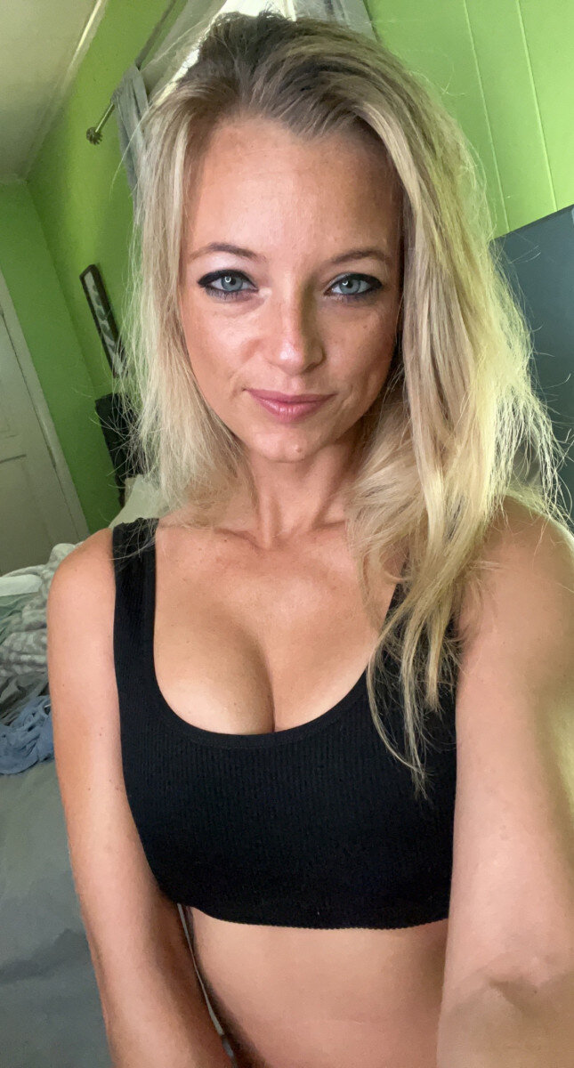 Bluegrassbell (@bluegrassbell), OnlyFans creator