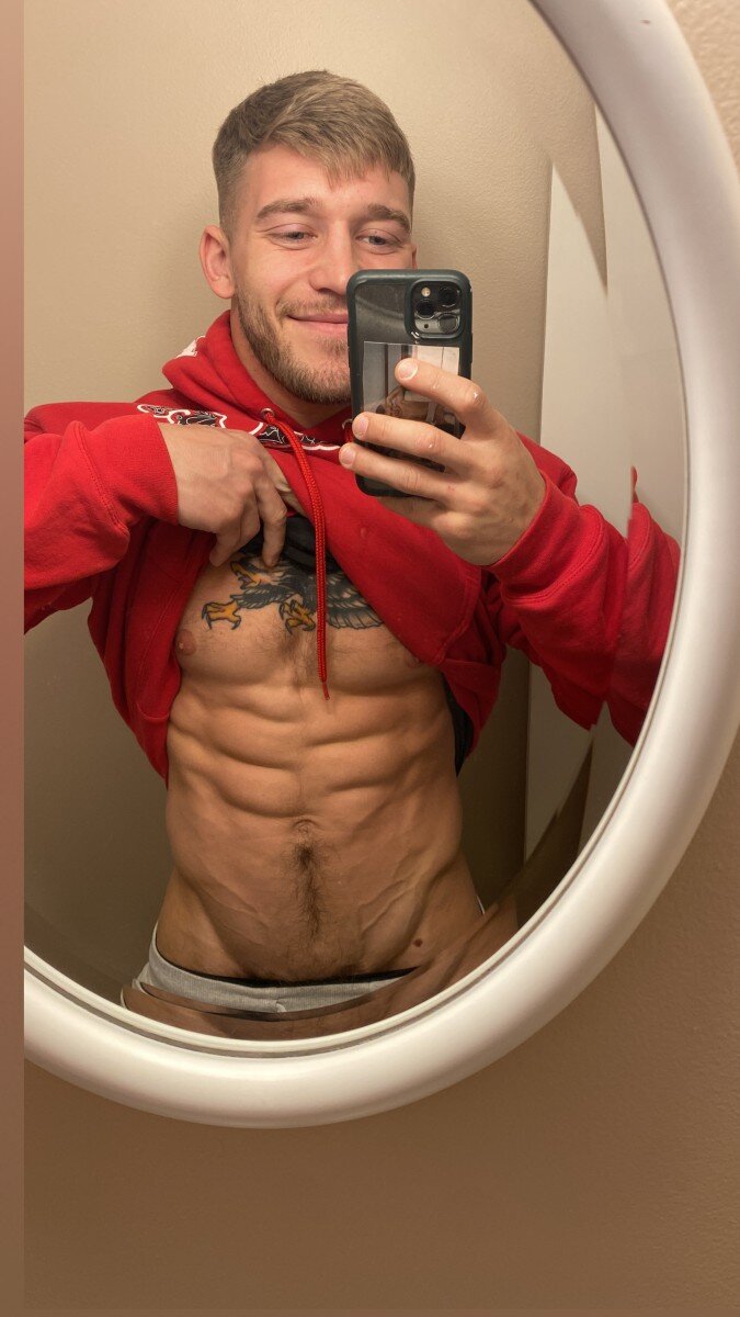Bmuscle100 (@bmuscle100), OnlyFans creator