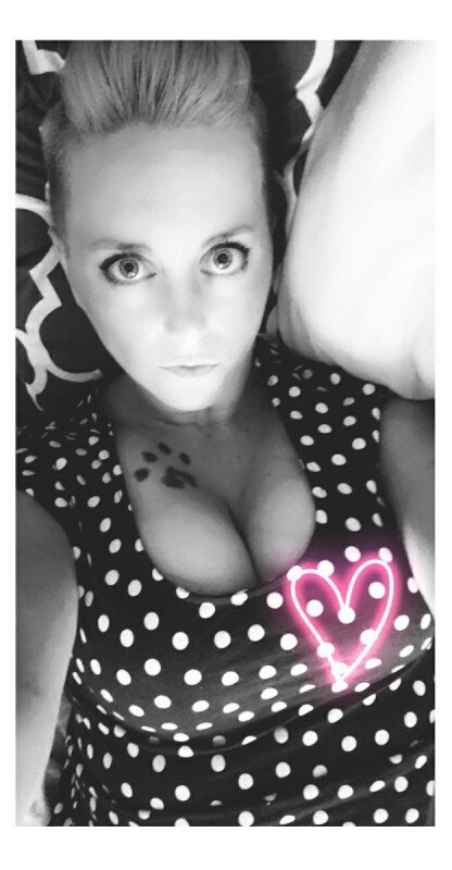 Bondbombshell (@bondbombshell), OnlyFans creator